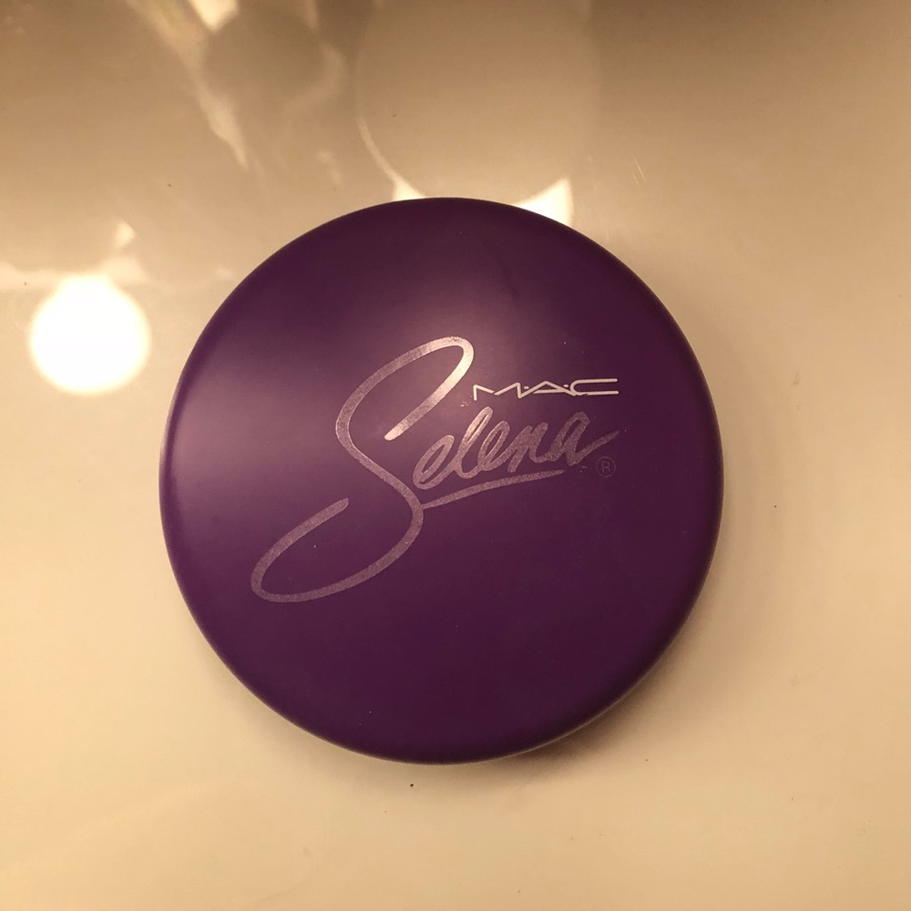 MAC Selena Compact 💕
